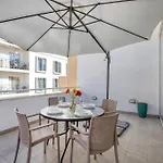 Cozy St Julians Center Appartement
