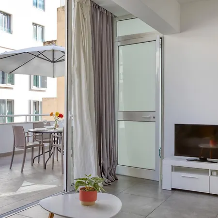 Cozy St Julians Center Appartement