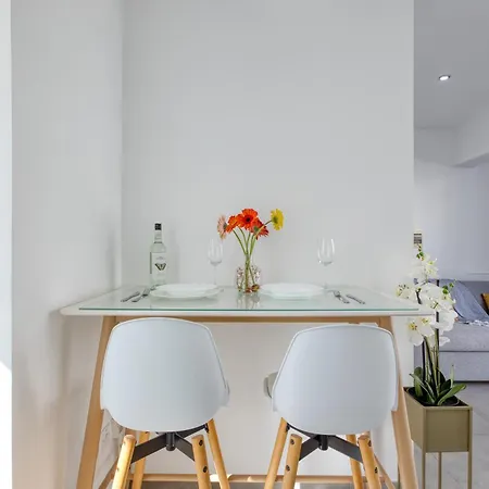 Cozy St Julians Center Appartement *