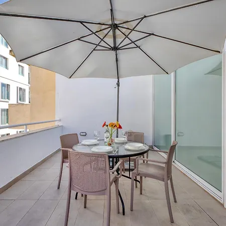 Cozy St Julians Center San Ġiljan