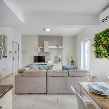 Apartment Cozy St Julians Center