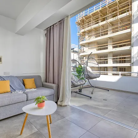 Cozy St Julians Center *