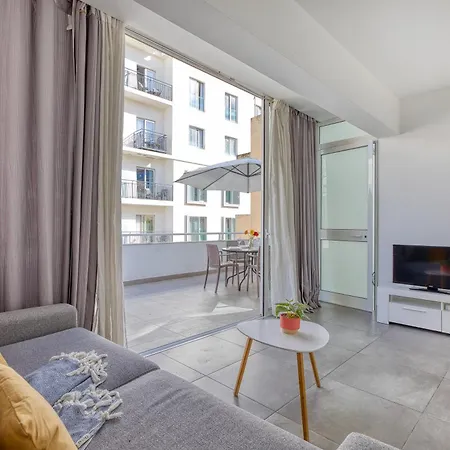 Cozy St Julians Center *