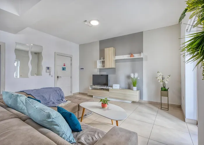 Cozy St Julians Center Apartment San Ġiljan