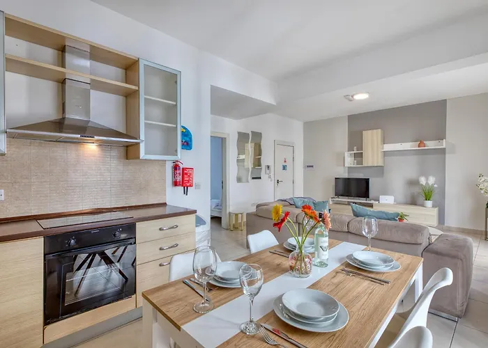 Cozy St Julians Center Apartment