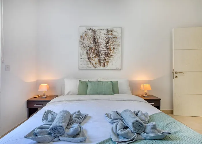 Apartment Cozy St Julians Center