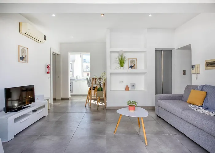 Cozy St Julians Center Apartment San Ġiljan