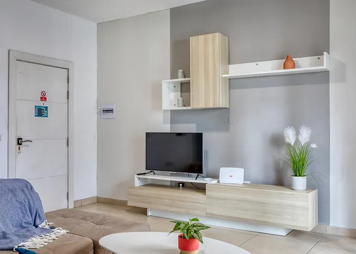 Cozy St Julians Center *