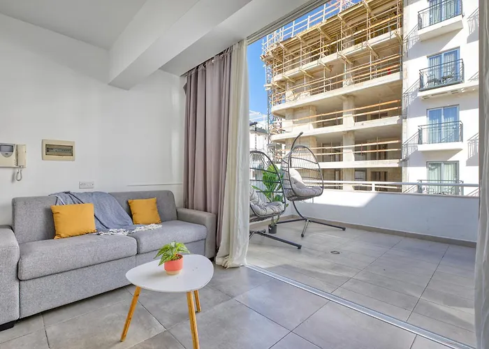 Cozy St Julians Center *