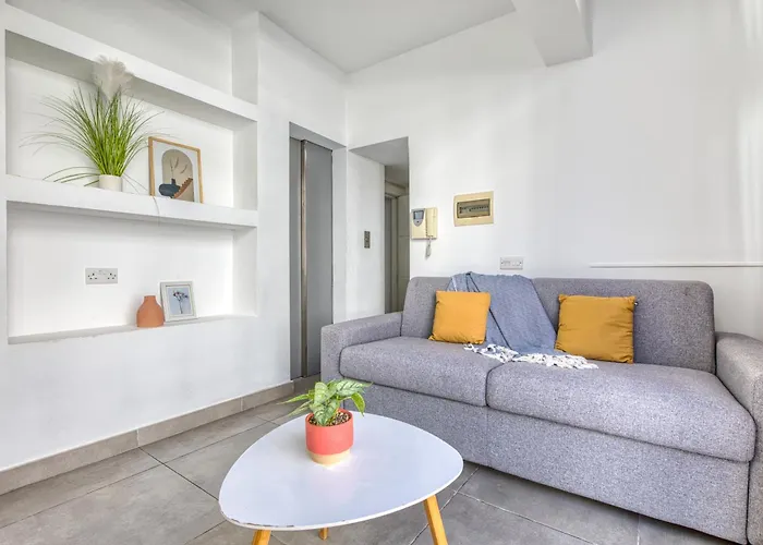 Cozy St Julians Center Apartment San Ġiljan