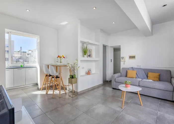 Cozy St Julians Center Apartment San Ġiljan