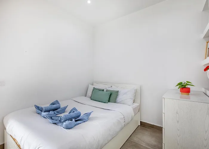 Apartment Cozy St Julians Center *