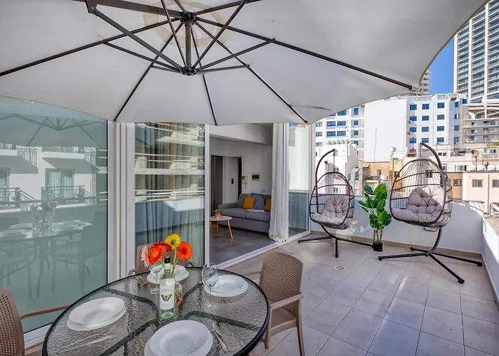 Cozy St Julians Center *