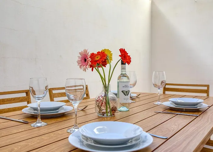 Cozy St Julians Center San Ġiljan