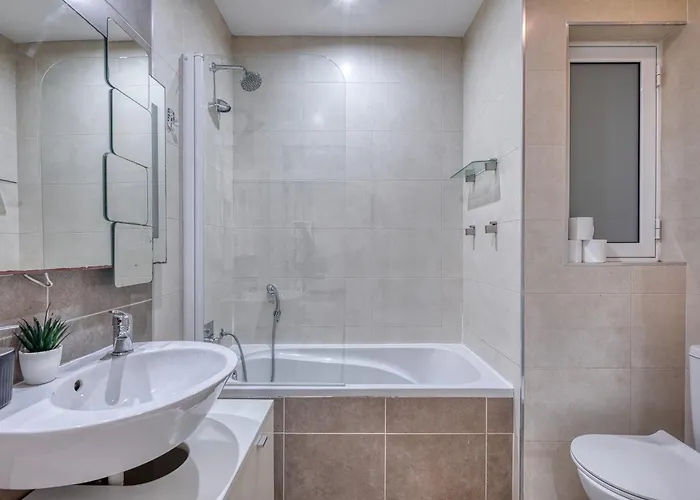 Cozy St Julians Center