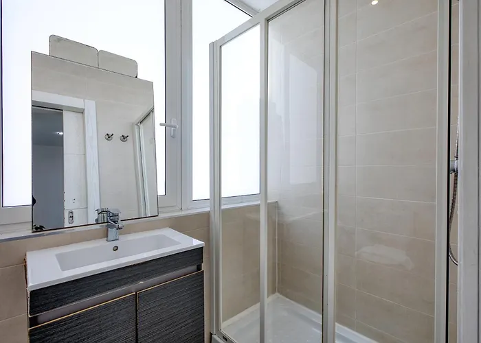 Cozy St Julians Center San Ġiljan