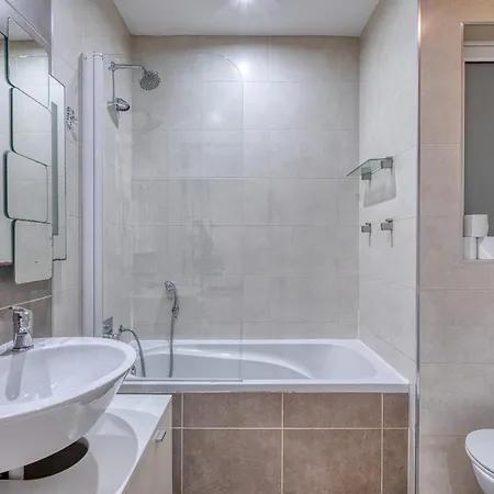 Cozy St Julians Center